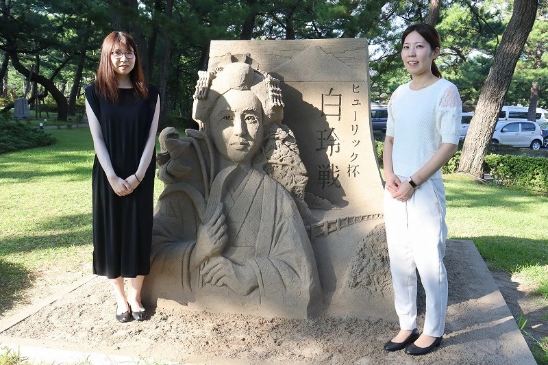 白玲戦　里見白玲と西山女流三冠を乗せたバスが出発